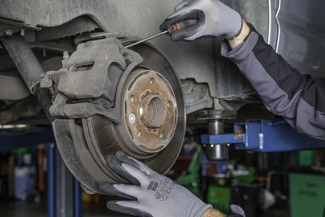 brake disc, workshop, automobile, service, mechanic, technology, vehicle, screws, repair, screwdriver, car, towing, car wallpapers, damage, inspection, brake disc change, brake change, brake shoes, brake pads, brake lining, auto repair shop. Which IRS deductions can an American auto repair shop claim?